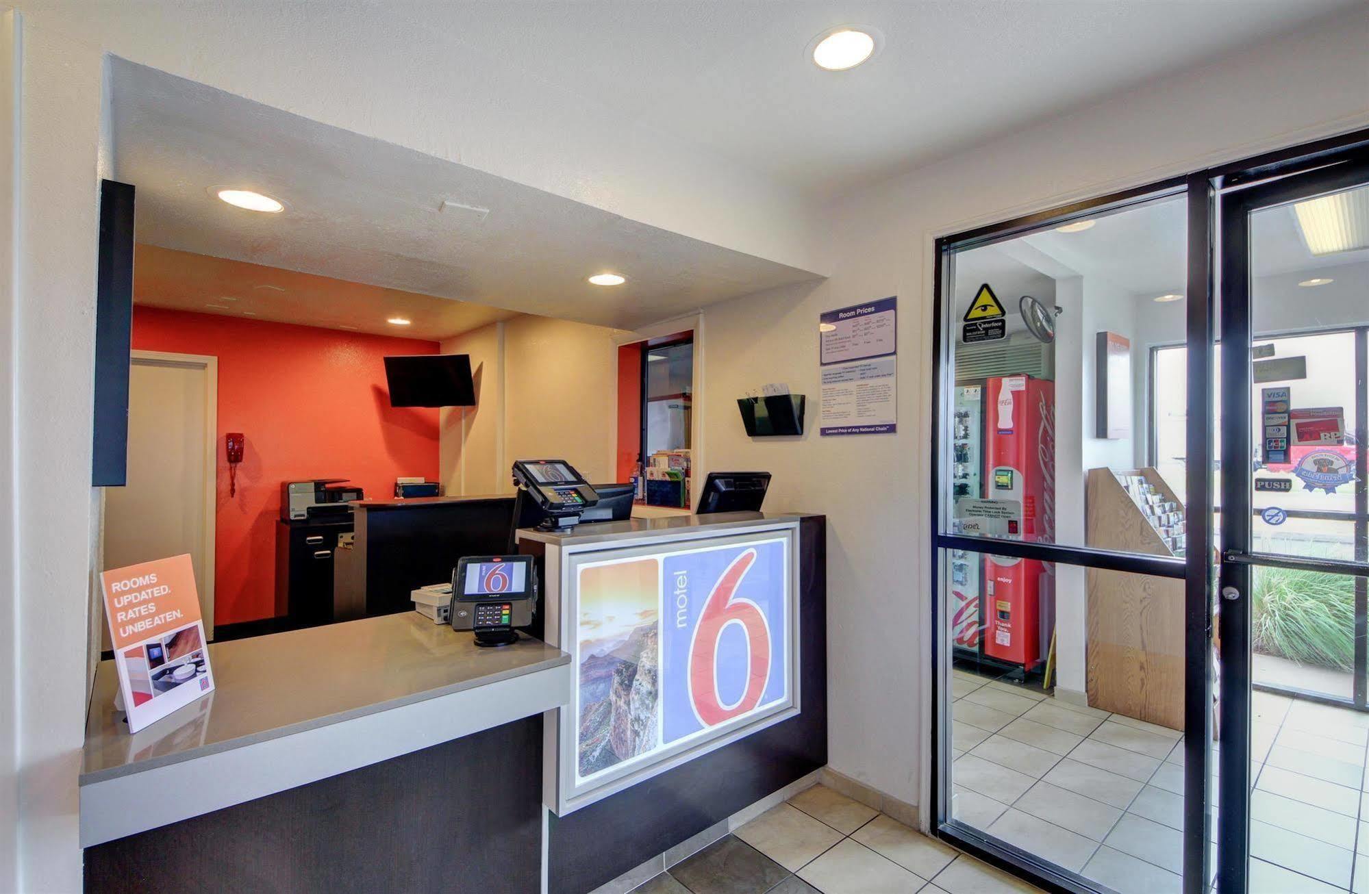 Motel 6 - Oklahoma City Airport Buitenkant foto